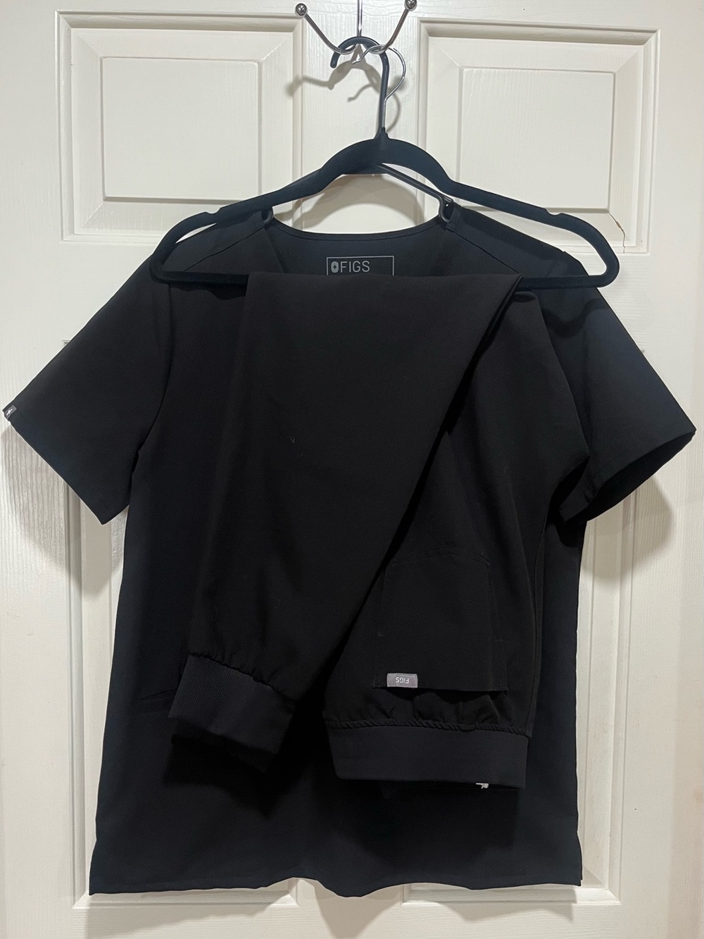 FIGS Black Scrub Set- Catarina Top with Zamora Joggers/Petite